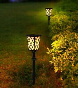 Solar Courtyard Lamp